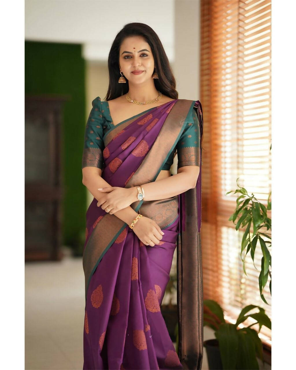 DEIANA'S Beautiful Designer Golden zari Soft Lichi Silk Saree - Majenta
