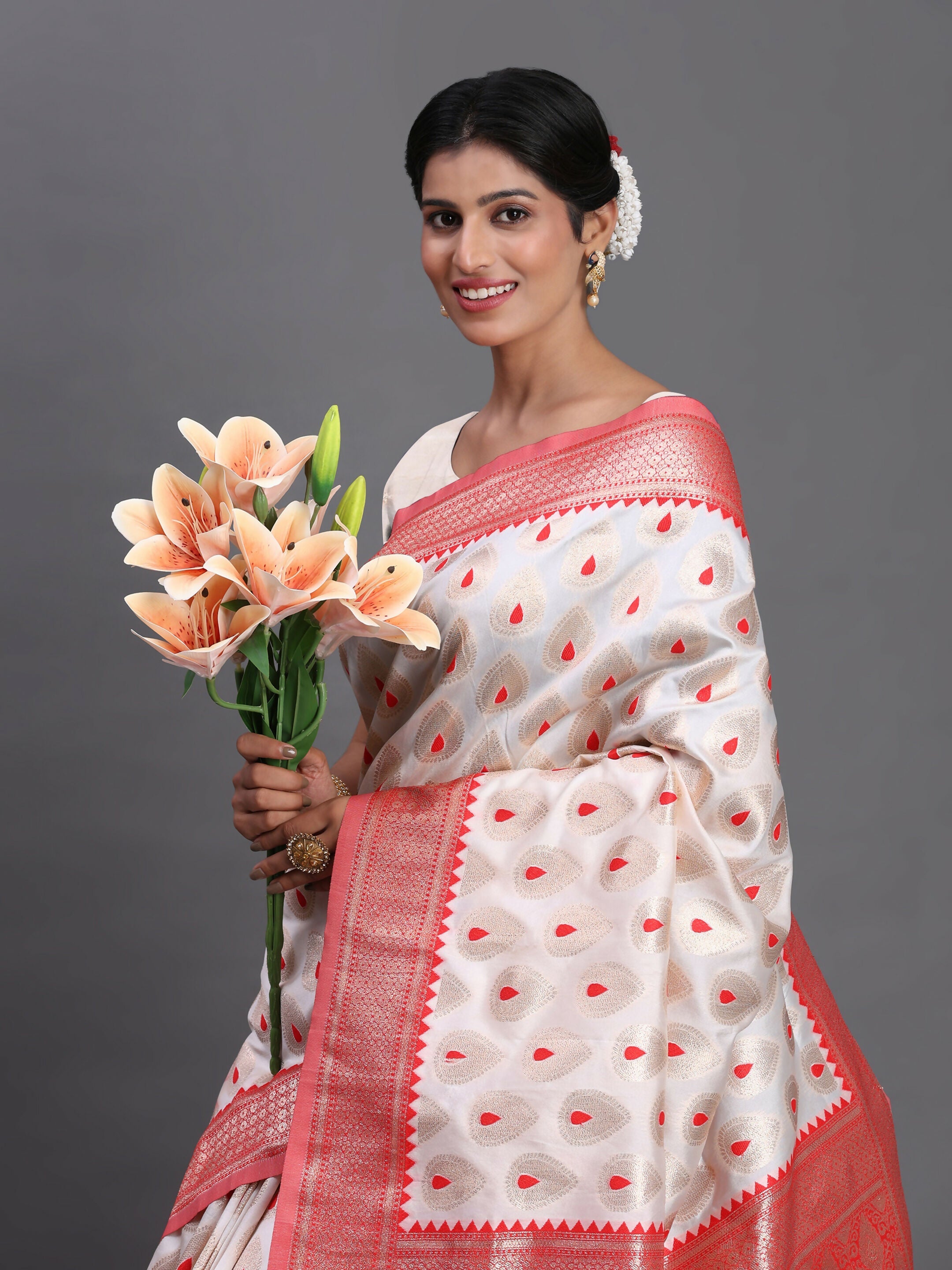 Shree Shyam Fashion Banarasi Silk Red & White Saree - Distacart