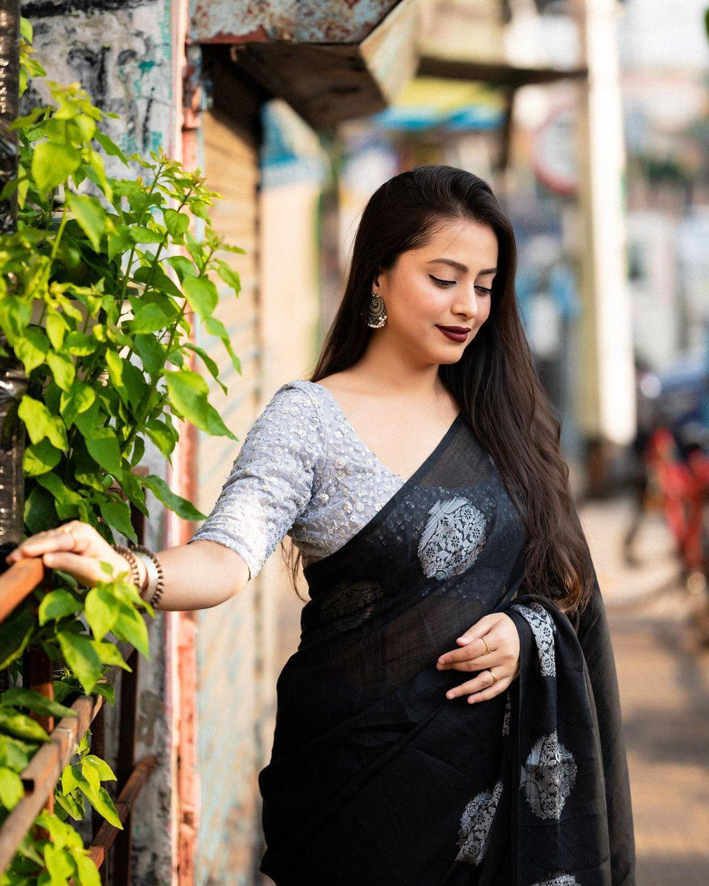 Black Pure Linen Woven Design Saree with Unstitched Blouse - A2M - Distacart