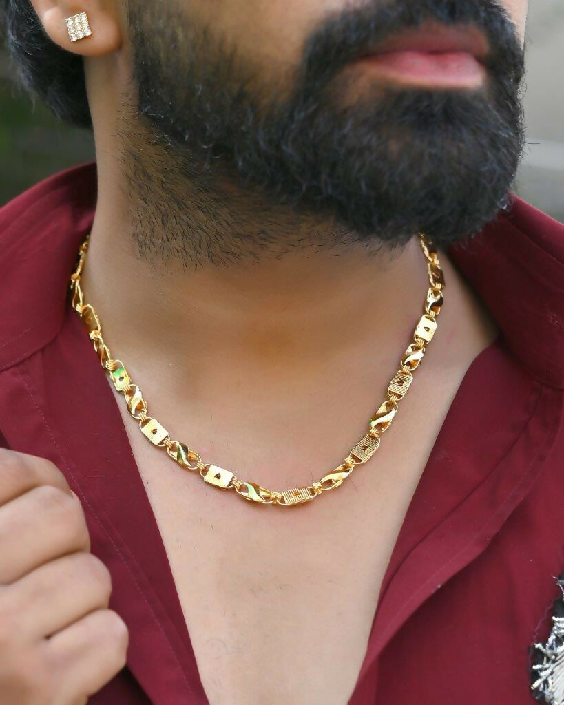 VOJ Gold-Polished Biscuit Shaped Chain With Small Heart