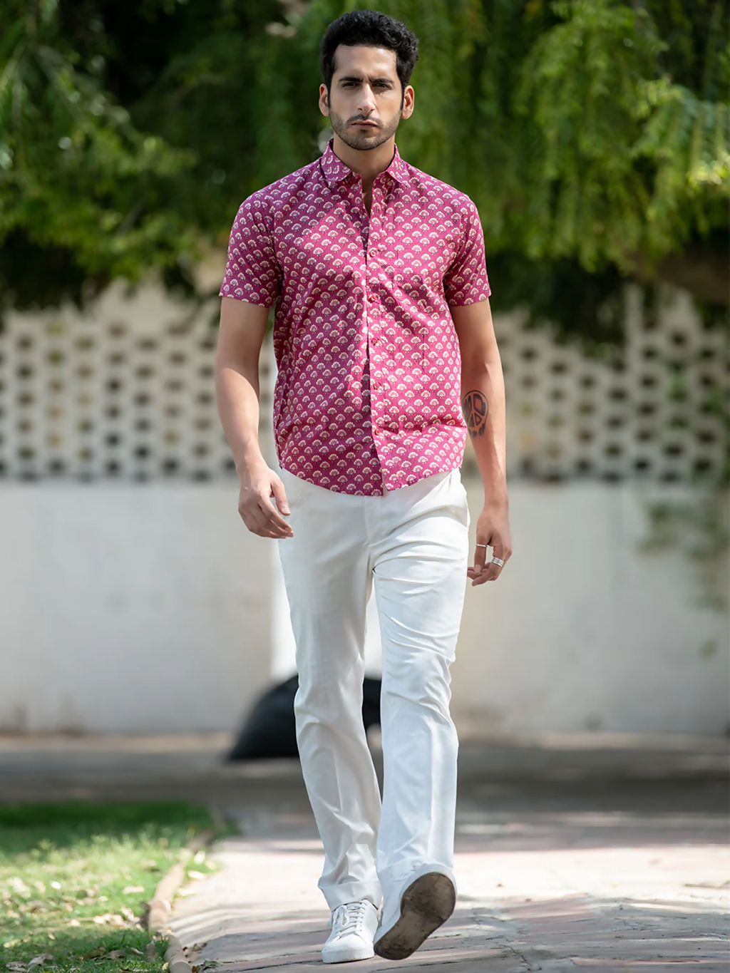 Miravan Men's Regular Fit Pink Floral Cotton Button Down Half Sleeve Slim Fit Shirt