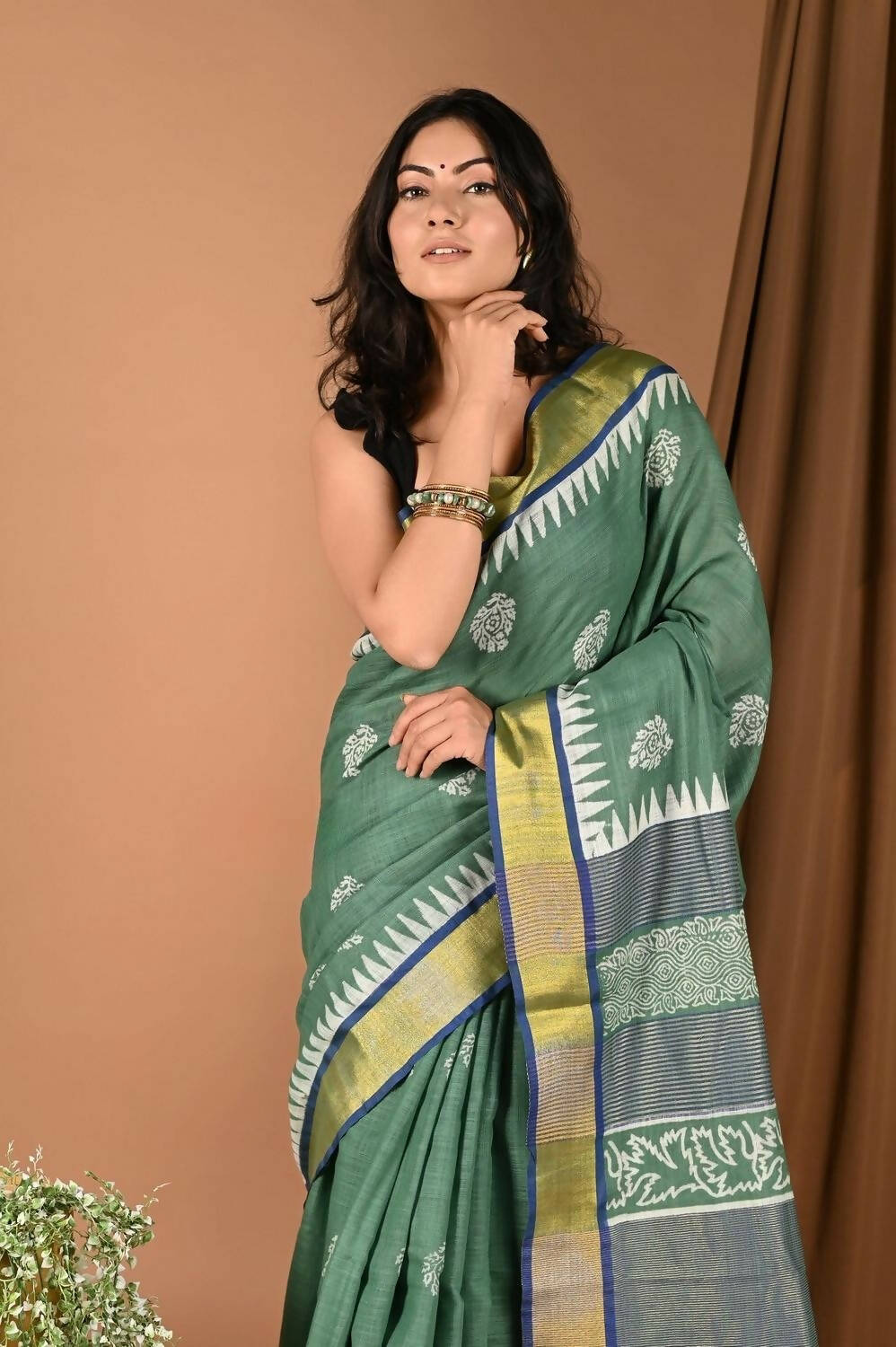 Very Much Indian Pure Cotton Handloom Saree With Intricate Borders - Green - Distacart