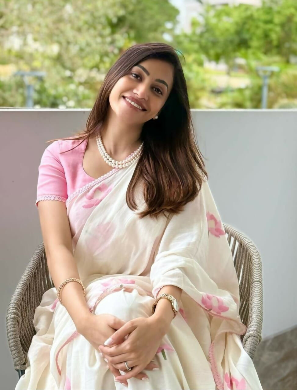 Prime Volt Women's Cream Floral Digital Print Soft Linen Saree With Lace Border & Blouse - Distacart