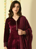 Myshka Women's Magenta Velvet Kurta & Trousers With Dupatta Party Sets