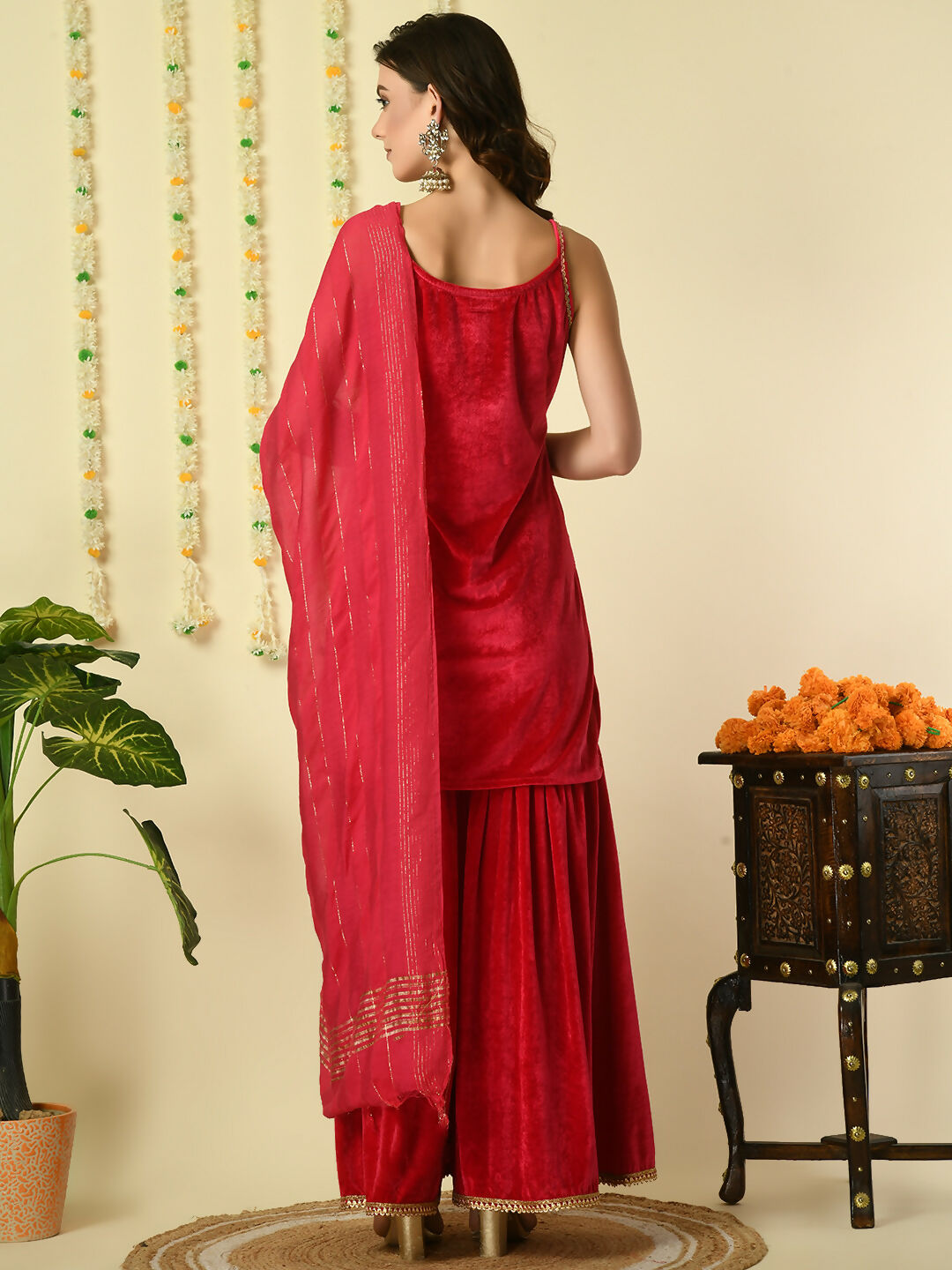 Myshka Women's Pink Velvet Kurti & Sharara With Dupatta Party Sets
