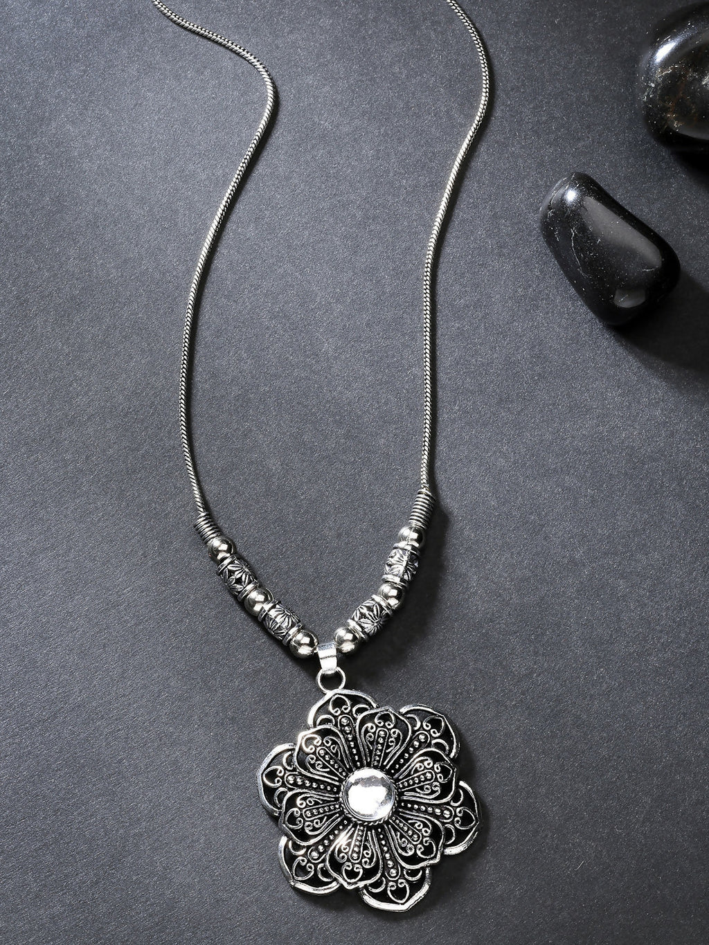 NVR Women's Silver-Toned Floral Shape Pendant with Chain