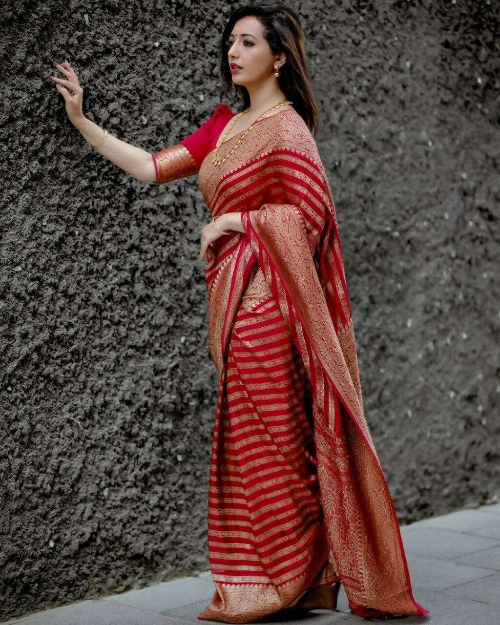 DEIANA'S Beautiful Designer Golden zari Soft Lichi Silk Saree - Red