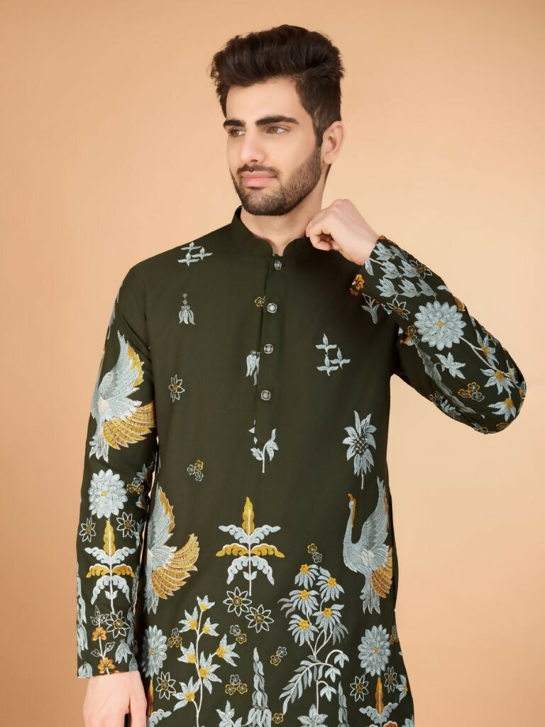 Vastranavya Exclusive Wedding Wear Viscose Rayon Thread Embroidered Work Kurta