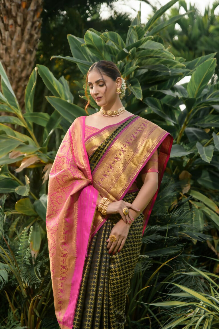 Jyoti Fashion Women's Black Kanjivaram Silk Zari Woven Saree with Blouse