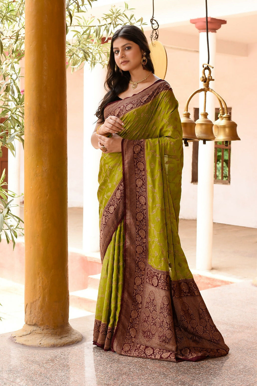 Joban Fashion Grass Green Crepe Chiffon Pure Handloom Banarasi Silk Saree
