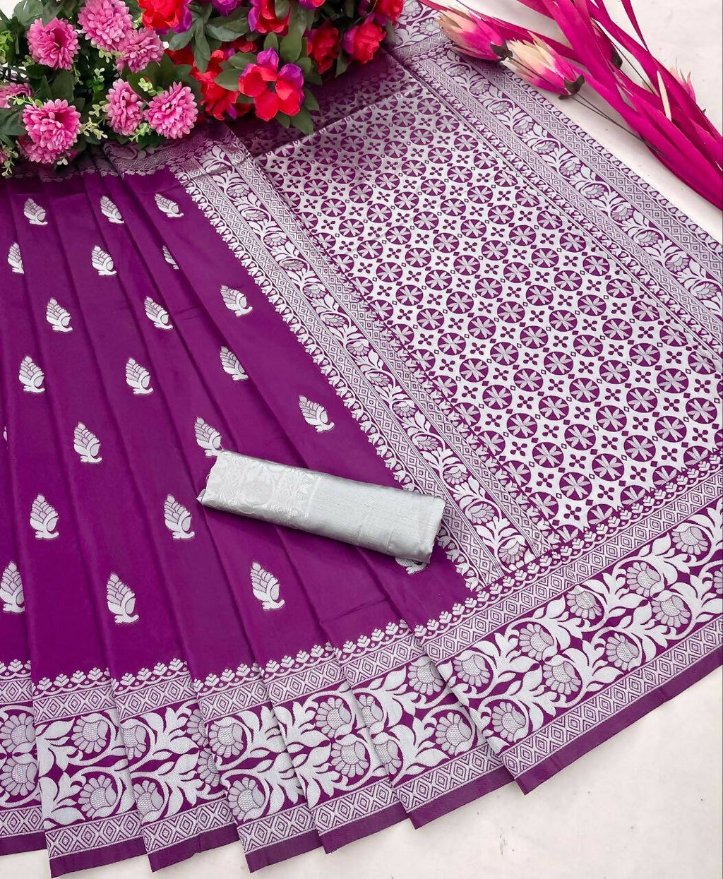 DEIANA'S Beautiful Designer Golden zari Soft Lichi Silk Saree - Majenta