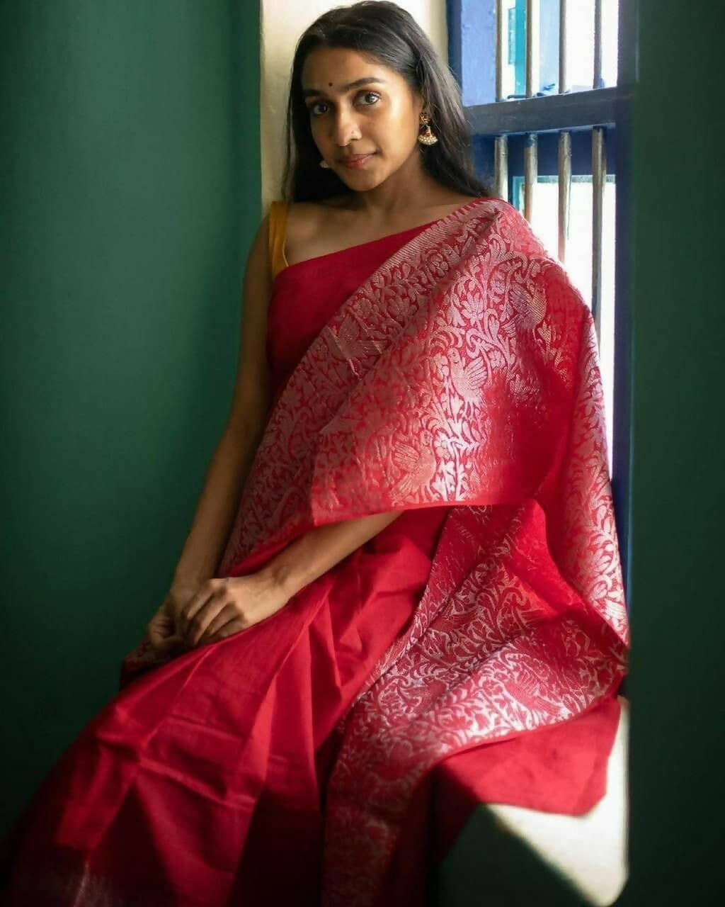 DEIANA'S Beautiful Designer Golden zari Soft Lichi Silk Saree - Red