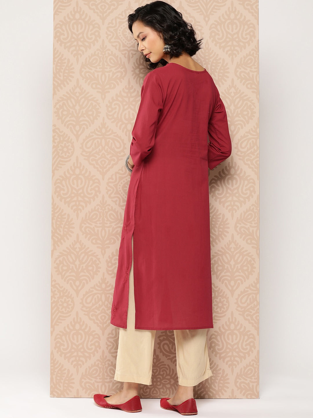 Yufta Floral Embroidered Chikankari Cotton Kurta