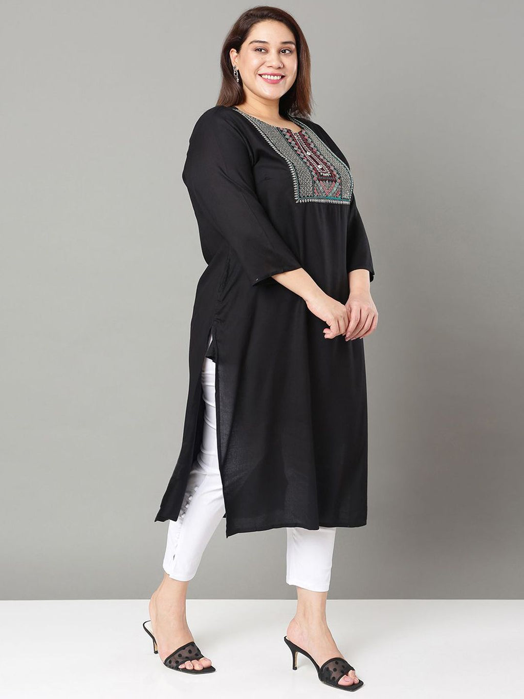 Sztori Plus Size Floral Yoke Design Sequinned Straight Kurta