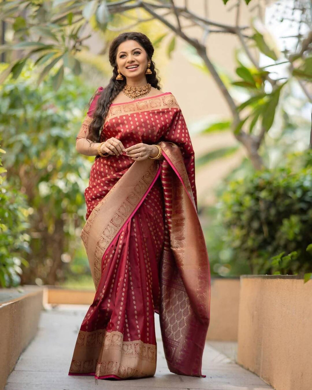 DEIANA'S Beautiful Designer Golden zari Soft Lichi Silk Saree - Maroon