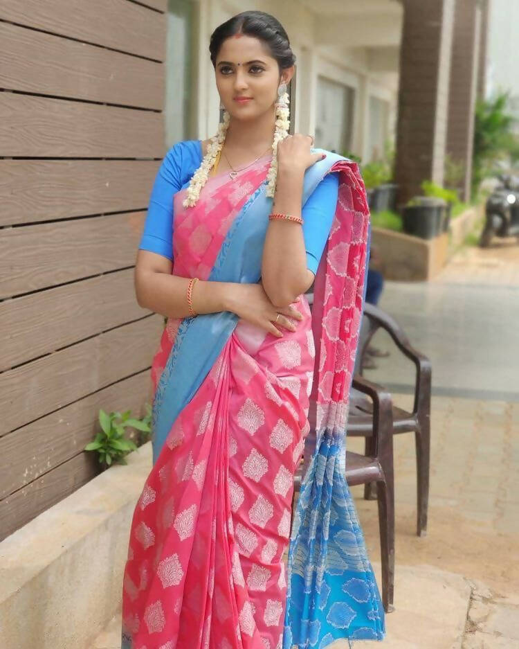 DEIANA'S Beautiful Designer Golden zari Soft Lichi Silk Saree - Pink