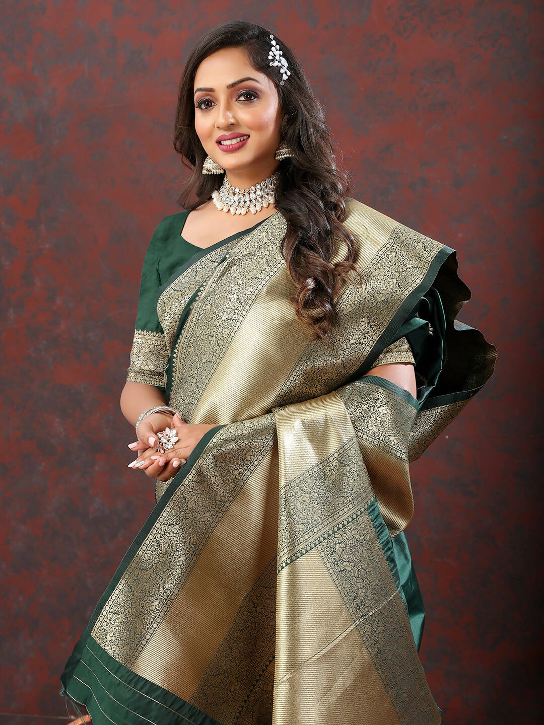 Lorenvalley Fashion Green Soft Silk Woven Design Gold Zari Weaving Saree