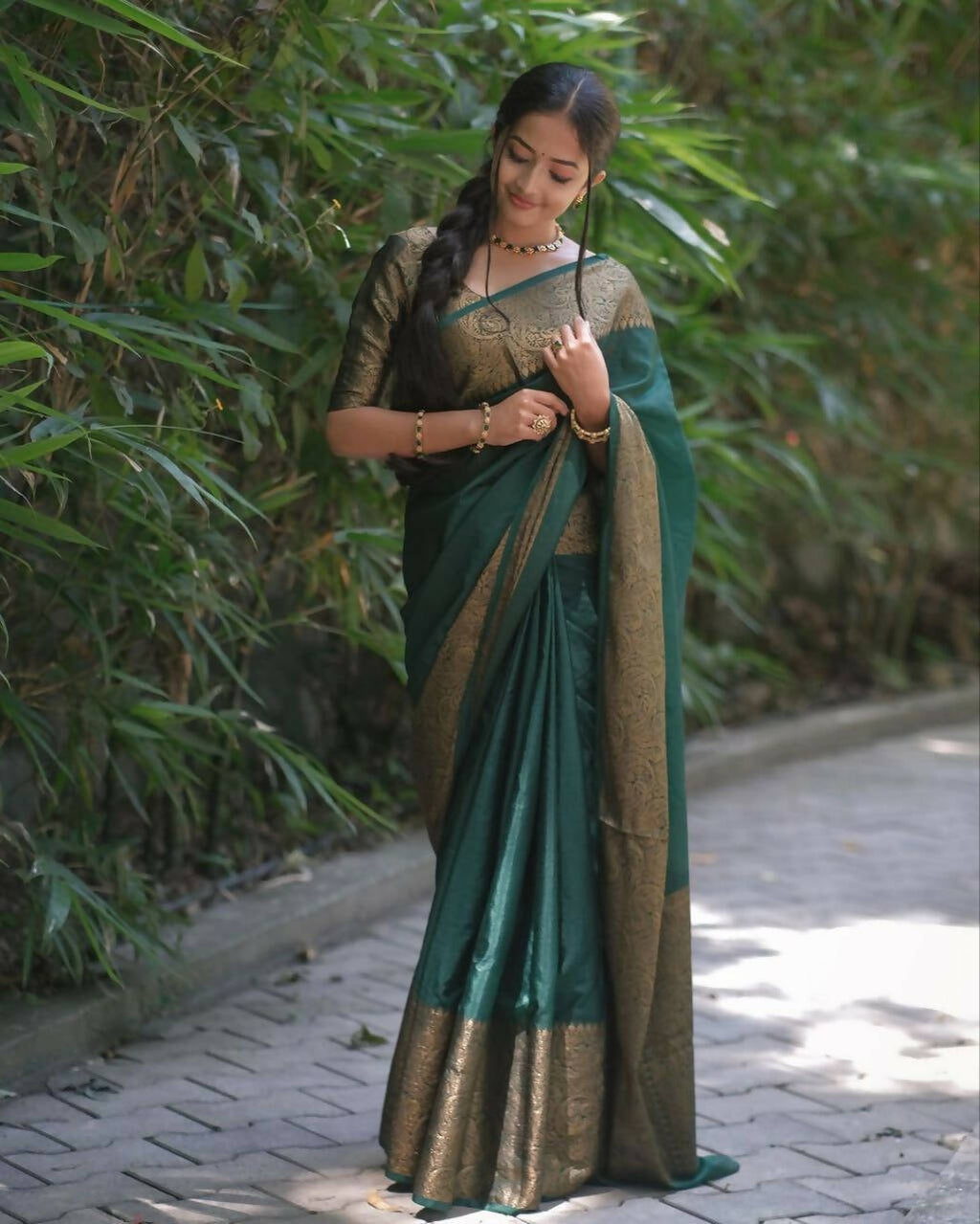 DEIANA'S Beautiful Designer Golden zari Soft Lichi Silk Saree - B Green
