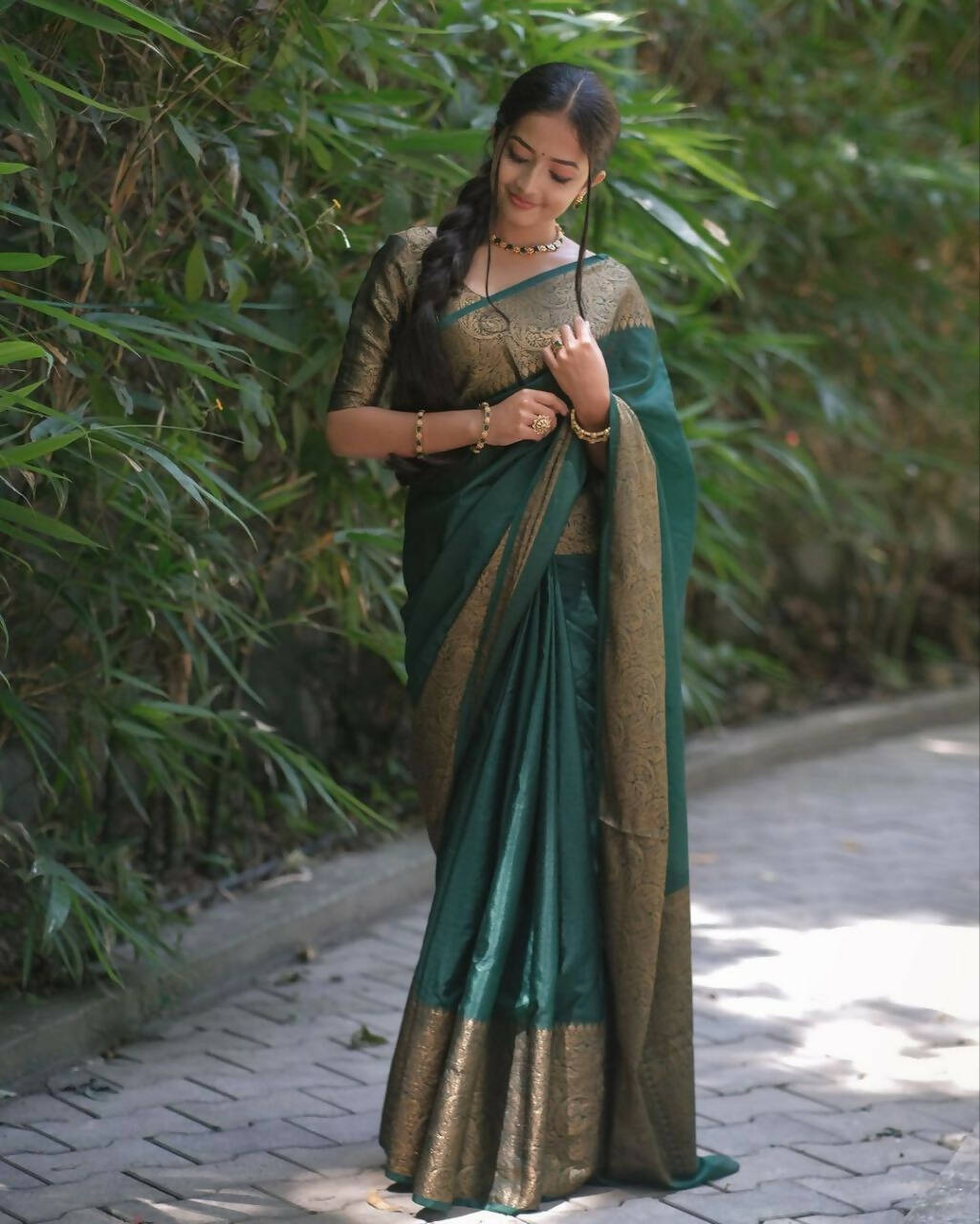 DEIANA'S Beautiful Designer Golden zari Soft Lichi Silk Saree - B Green