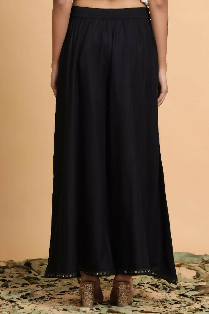 Juniper Women Black Rayon Solid Flared Palazzo