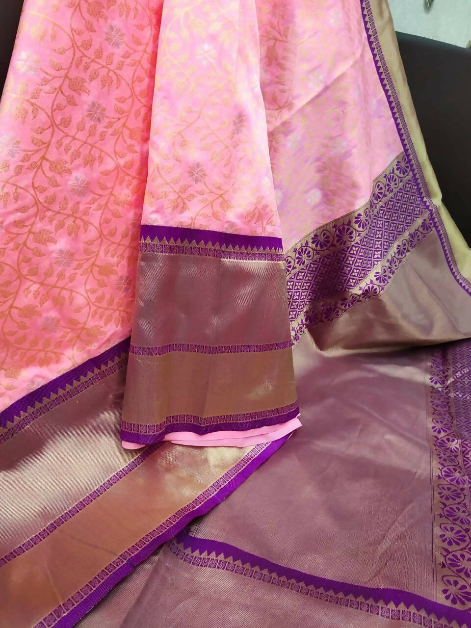 DEIANA'S Beautiful Designer Golden zari Soft Lichi Silk Saree - Pink