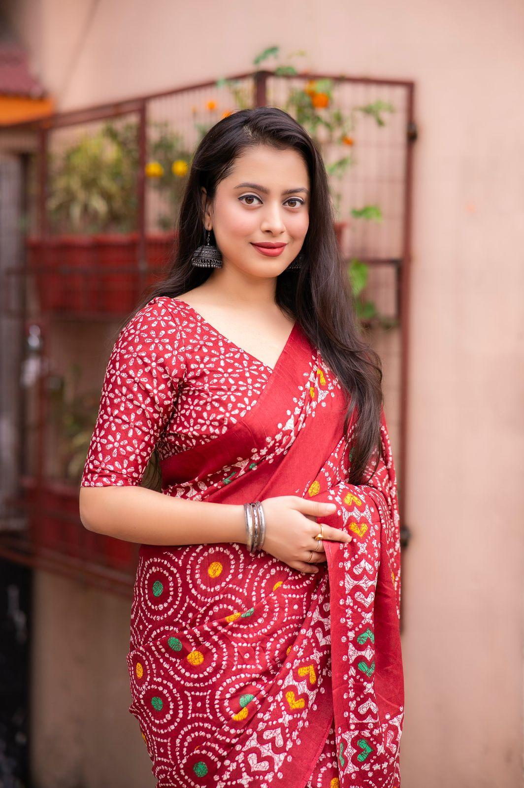 Red Silk Blend Ethnic Motifs Saree with Unstitched Blouse - Hiral Fashion