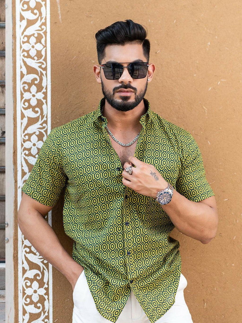 Miravan Men's Green Geomatric Printed Half Sleeve Slim Fit shirt