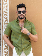 Miravan Men's Green Geomatric Printed Half Sleeve Slim Fit shirt