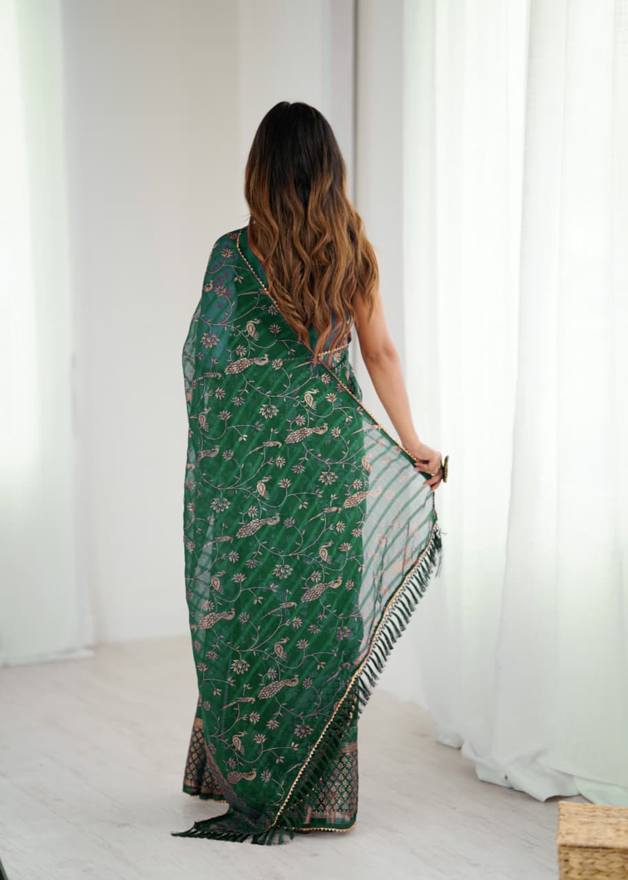 Lorenvalley Fashion Green Solo Georgette Superb Finishing Foils Print & Fancy Zalar Lace in Border Saree with Blouse - Distacart