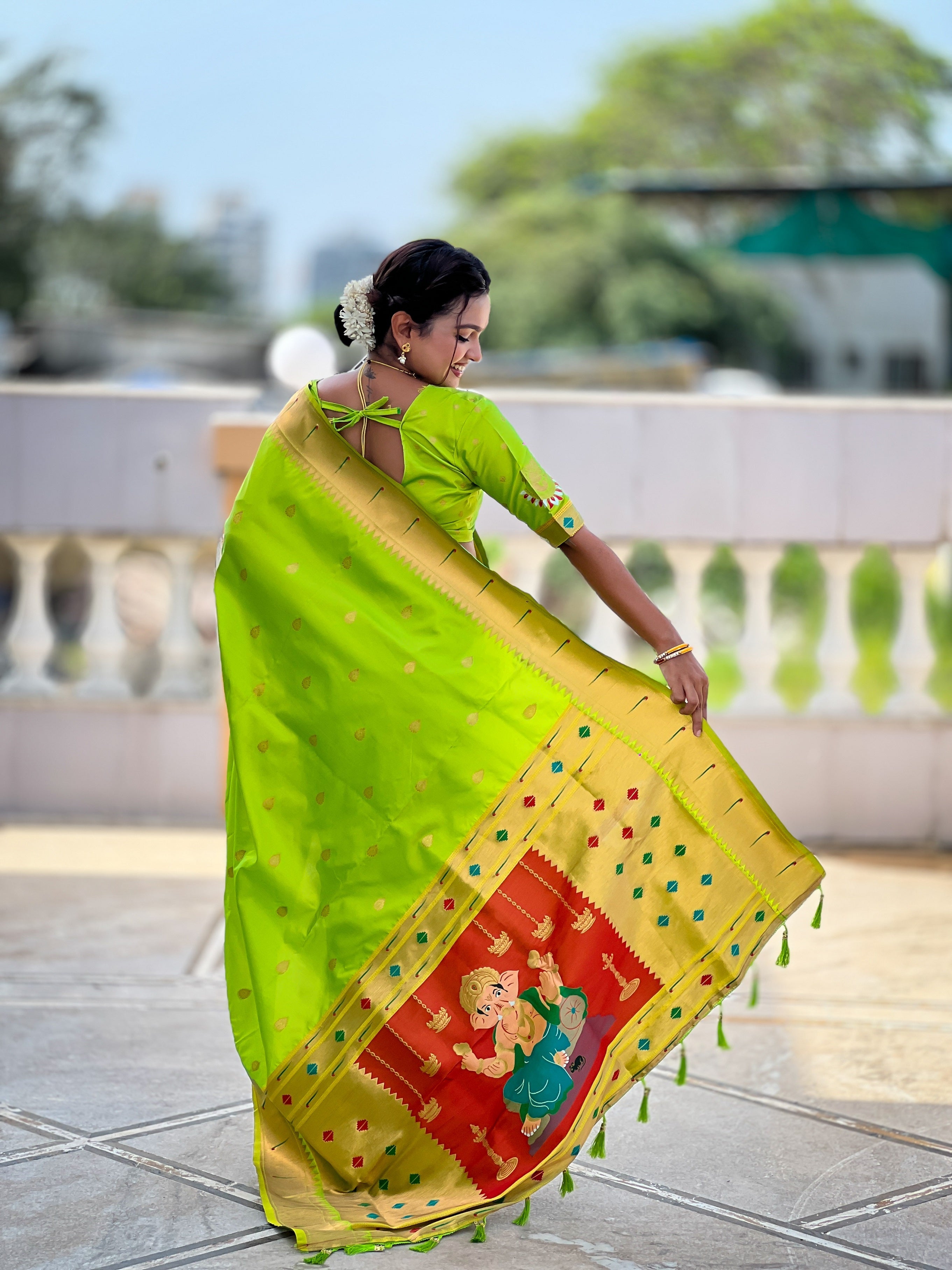 Vedant Vastram Soft Litchi Silk Paithani Jacquard Saree - Parrot