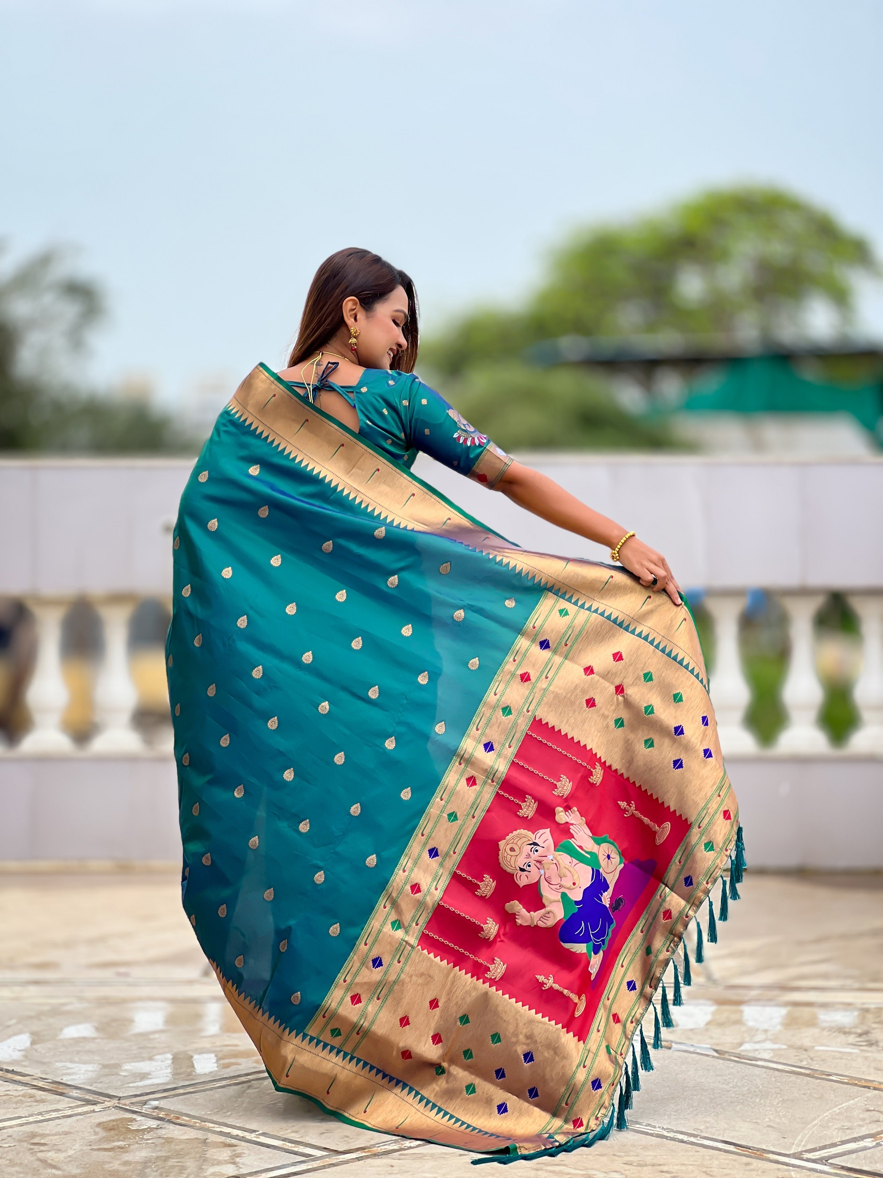 Vedant Vastram Soft Litchi Silk Paithani Jacquard Saree - Rama