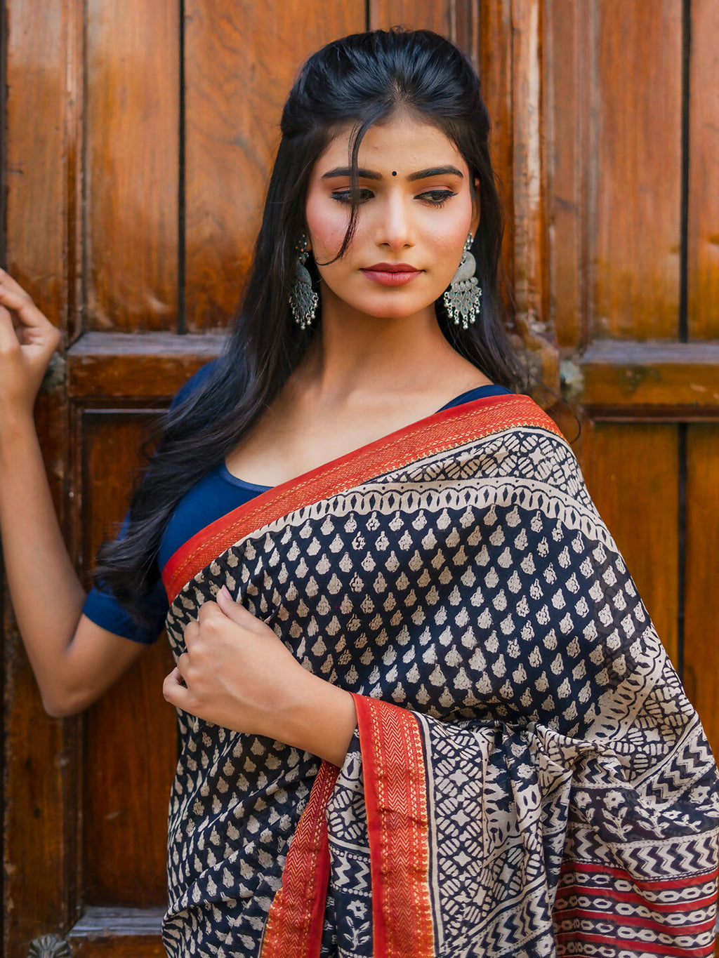 Zibaa Hand-Blocked Pure Maheshwari Silk Navy Blue Saree - Distacart