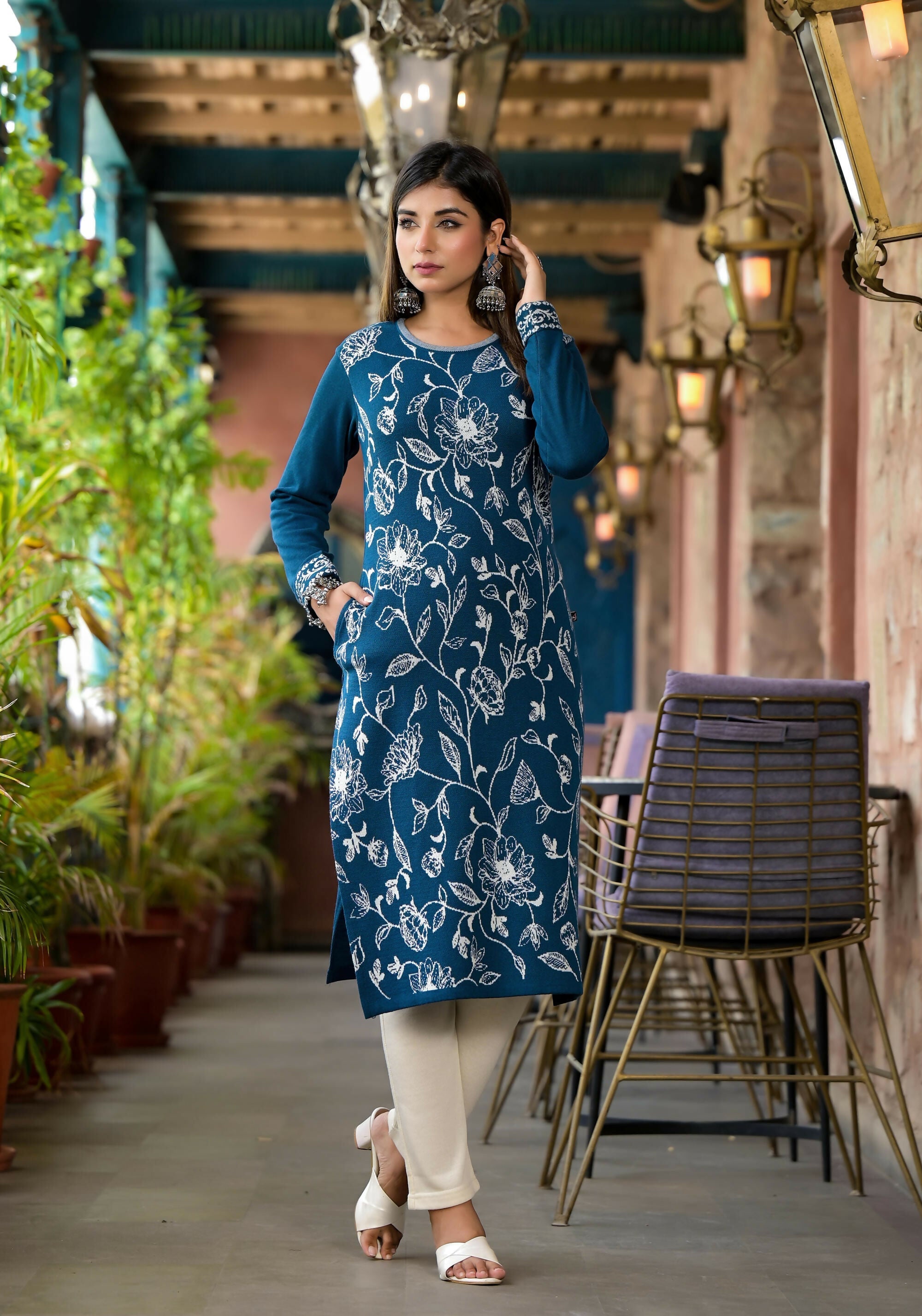 Juniper Women's Blue Floral Printed Polycotton Straight Round Neck Women Kurta