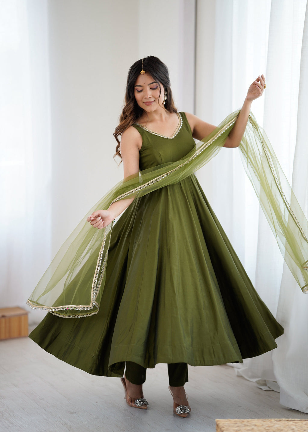 Lorenvalley Fashion Green Pure Romansilk Chanderi Fabric Yoke Fancy Lace Work Anarkali Kurta Pant With Dupatta Set