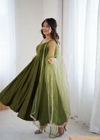 Lorenvalley Fashion Green Pure Romansilk Chanderi Fabric Yoke Fancy Lace Work Anarkali Kurta Pant With Dupatta Set