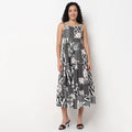 Pimu Square-Neck Maxi Dress with Graphic Print-Green