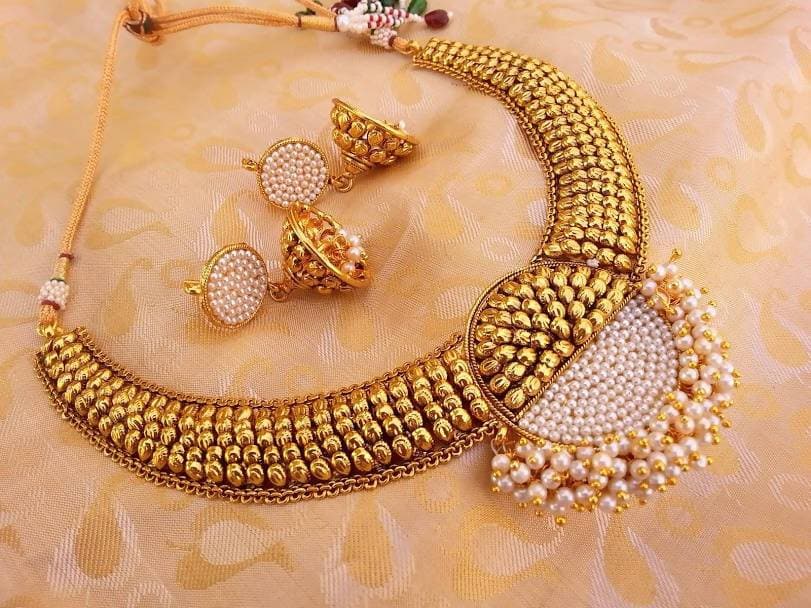 White Pearls Antique Necklace Set