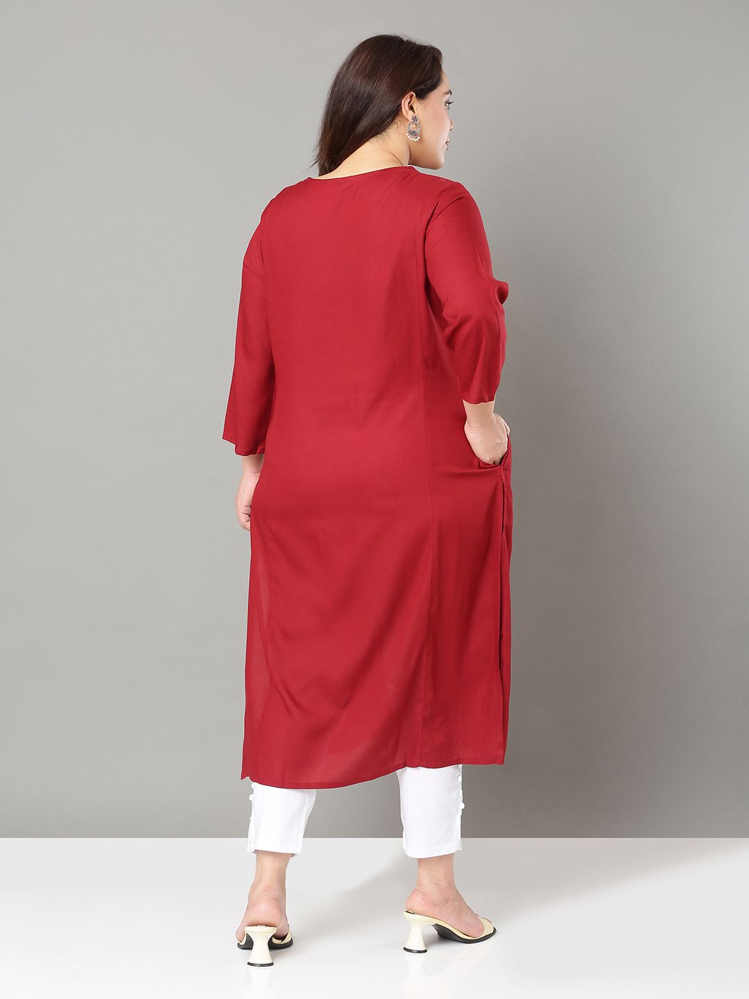 Sztori Plus Size Floral Yoke Design Thread Work Straight Kurta