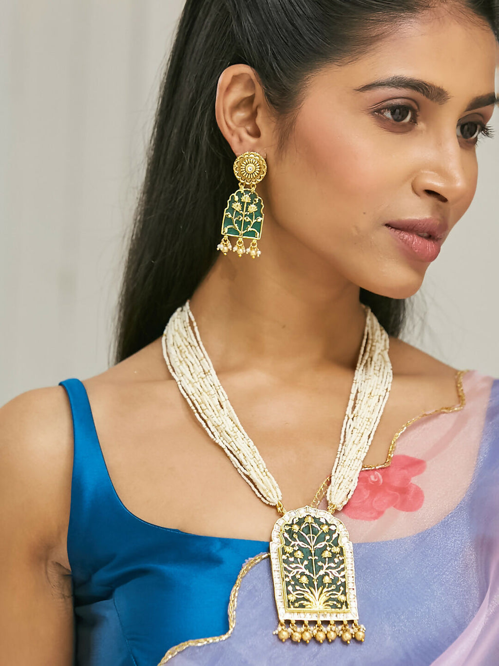 Nuyug 22K Gold-Plated Pearl Beaded Strings Green Enamel Pendant with Floral Motifs Necklace Set