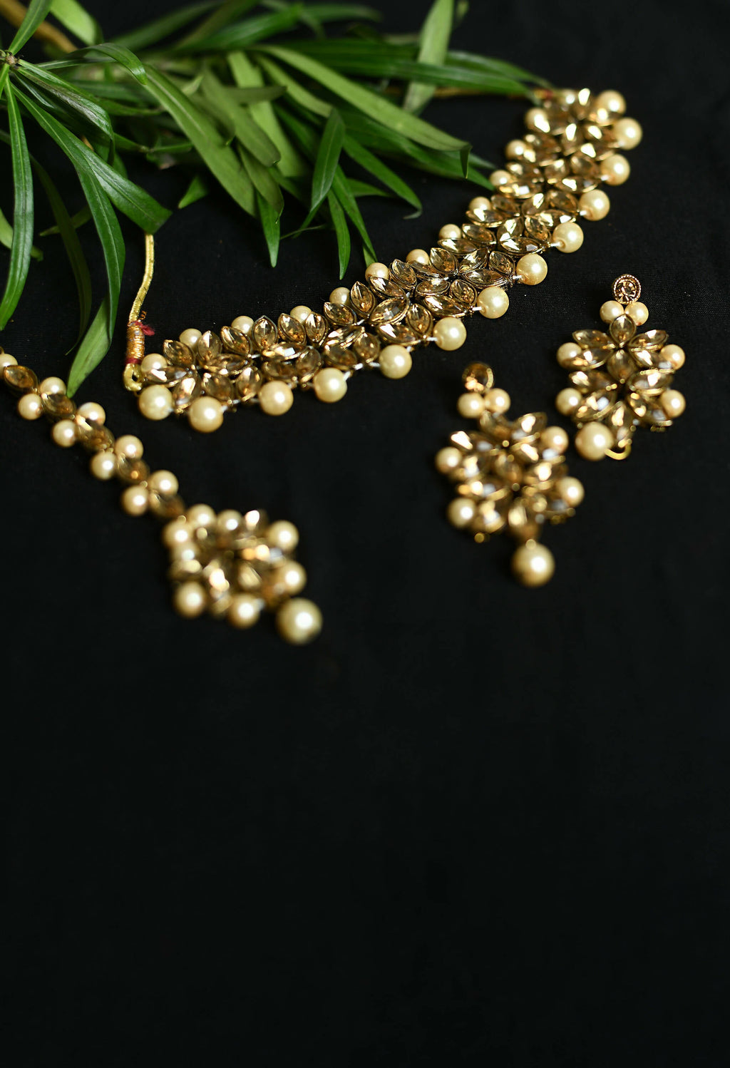 Mominos Fashion Johar Kamal Gold-Plated Brass Finish Kundan/Pearls Choker For Women (Golden) - Distacart