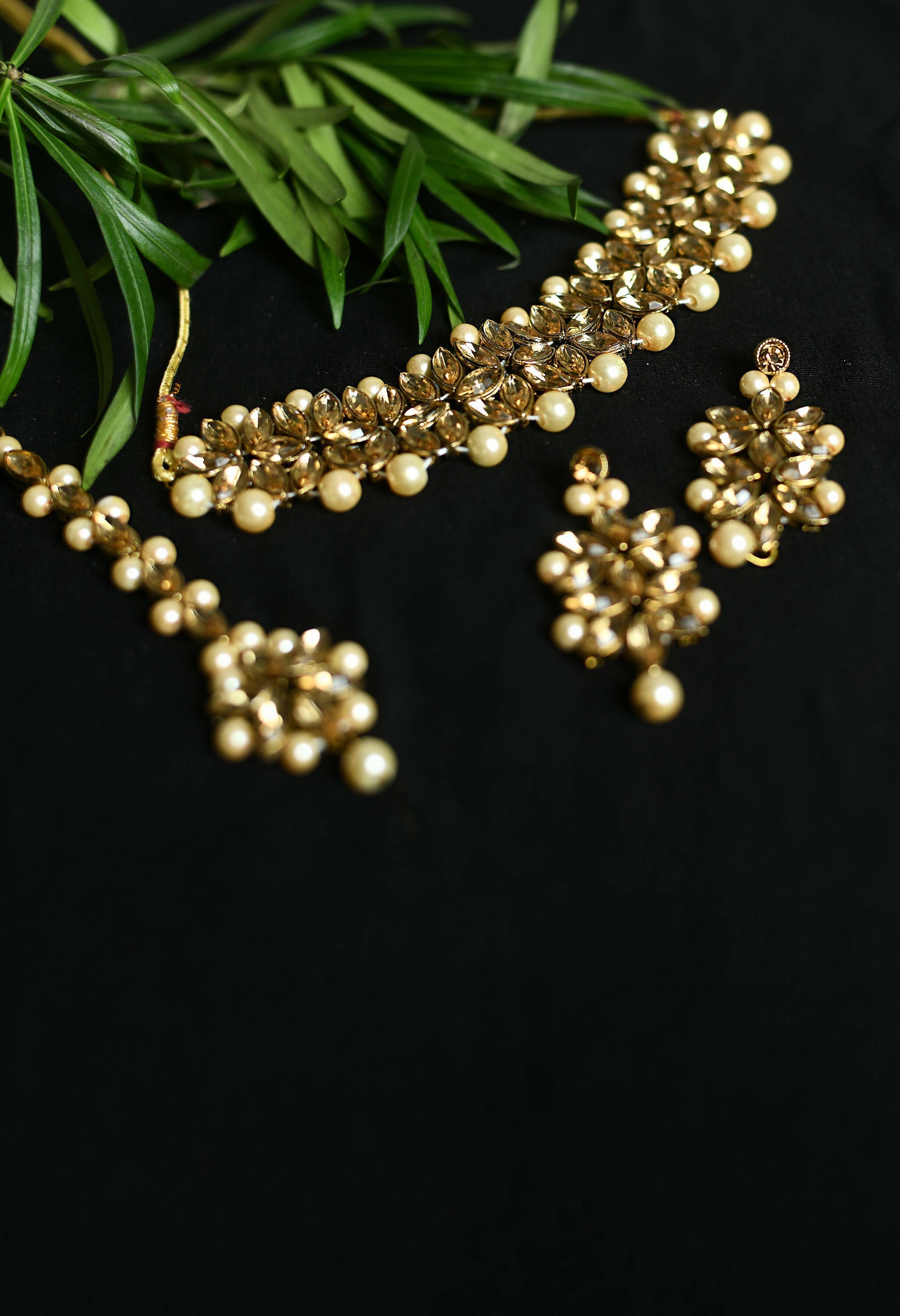 Mominos Fashion Johar Kamal Gold-Plated Brass Finish Kundan/Pearls Choker For Women (Golden) - Distacart