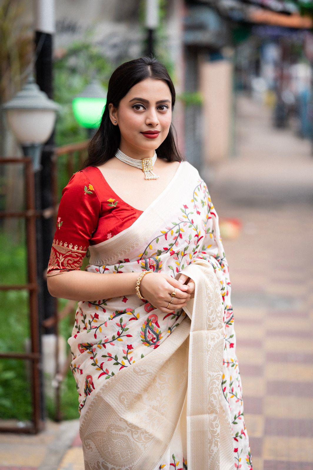 White Jute Silk Ethnic Motifs Saree with Unstitched Blouse - A2M