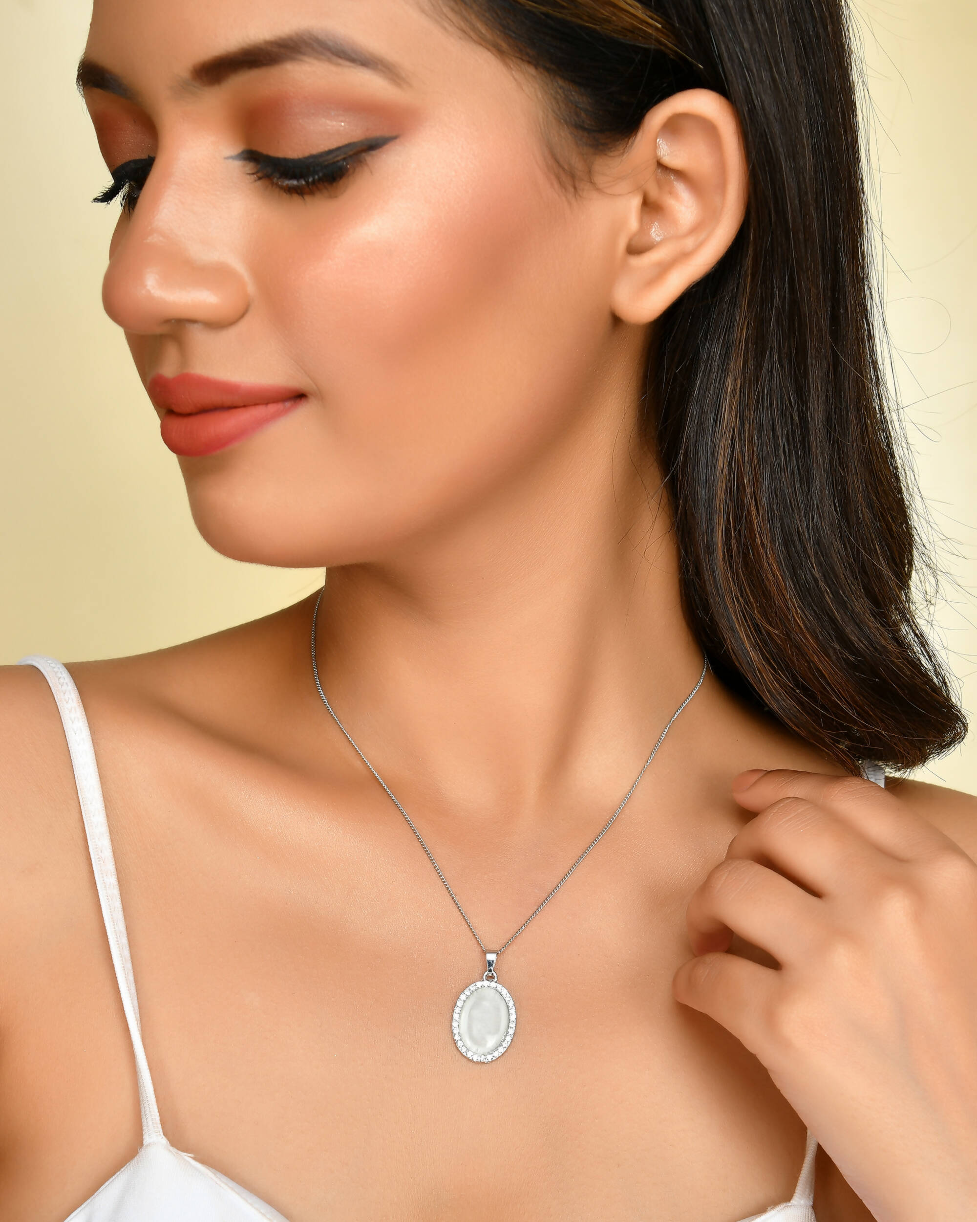 VOJ Women Beads Stainless Steel Sliver-Plated Chain with Oval-Shape Pendant