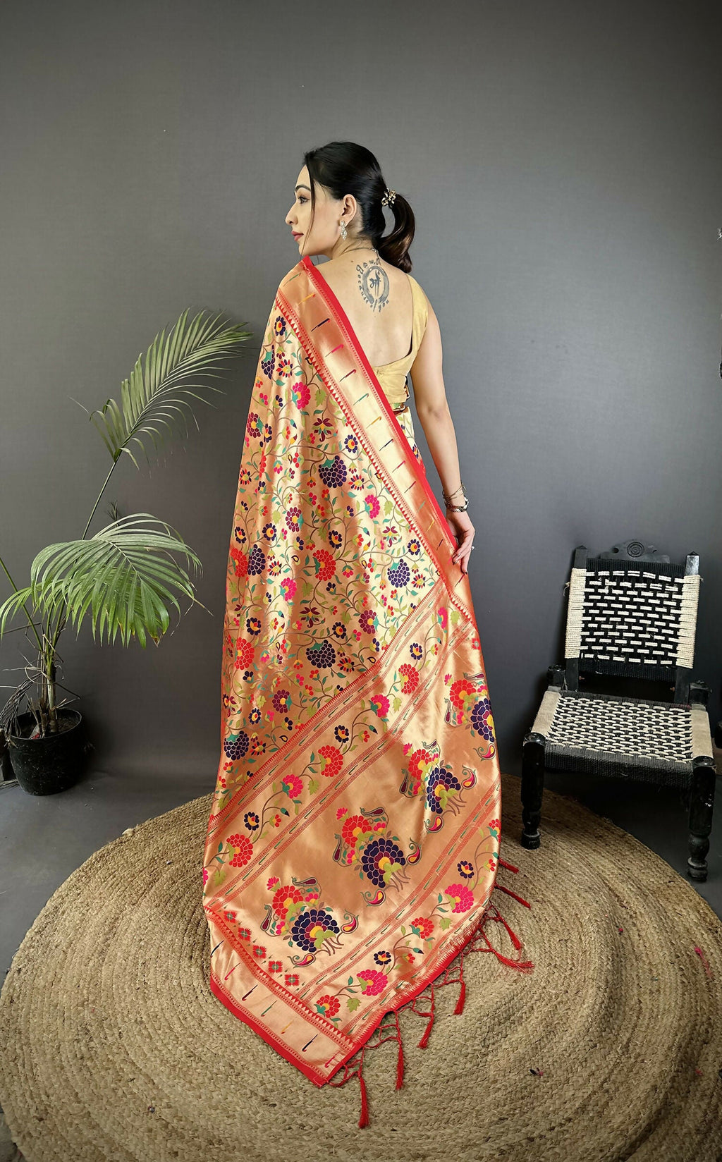Joban Fashion Crimson Red Intricate Floral & Leaf Soft Silk Paithani Saree - Distacart