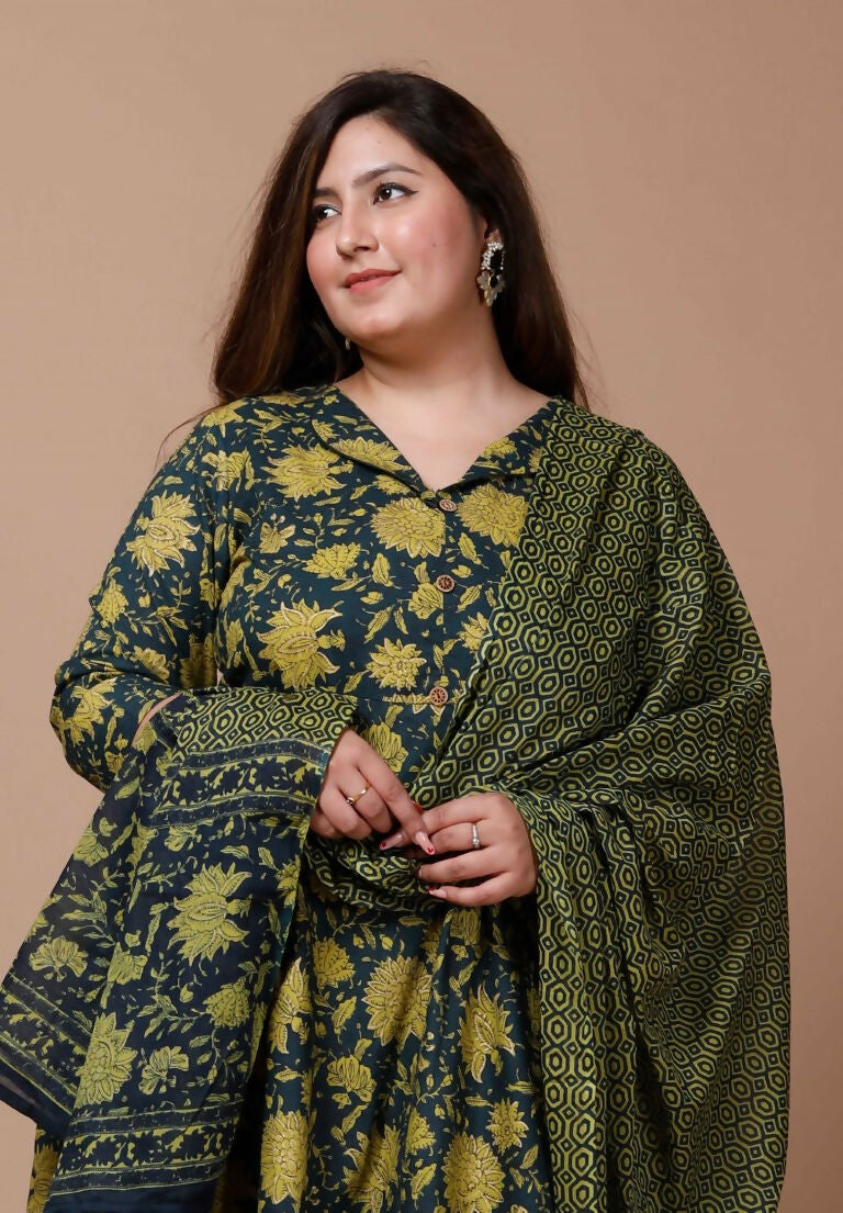 Miravan Women's Plus Size Floral Green Printed Cotton Anarkali Kurta With Dupatta