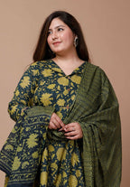 Miravan Women's Plus Size Floral Green Printed Cotton Anarkali Kurta With Dupatta
