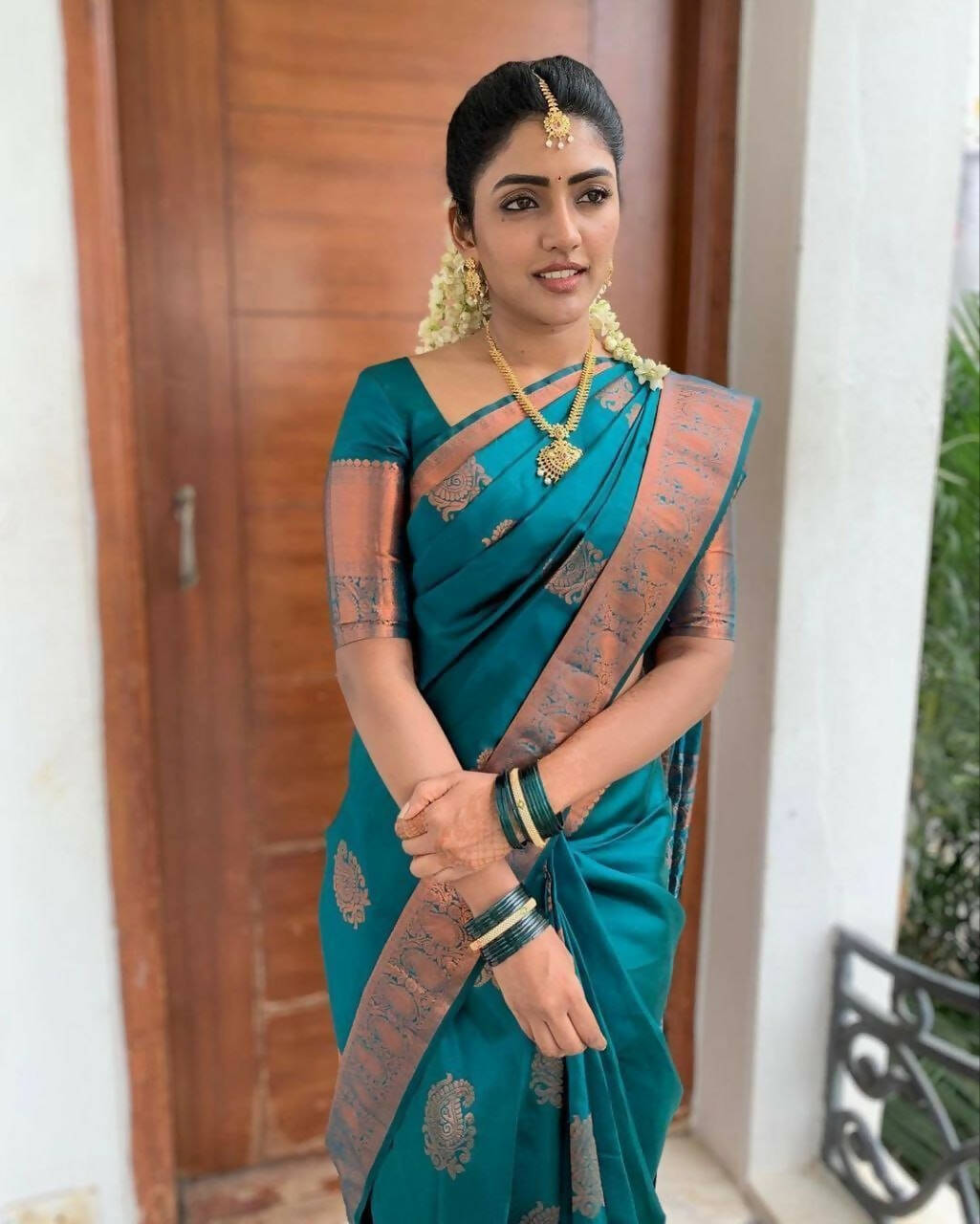 DEIANA'S Beautiful Designer Golden zari Soft Lichi Silk Saree - Blue