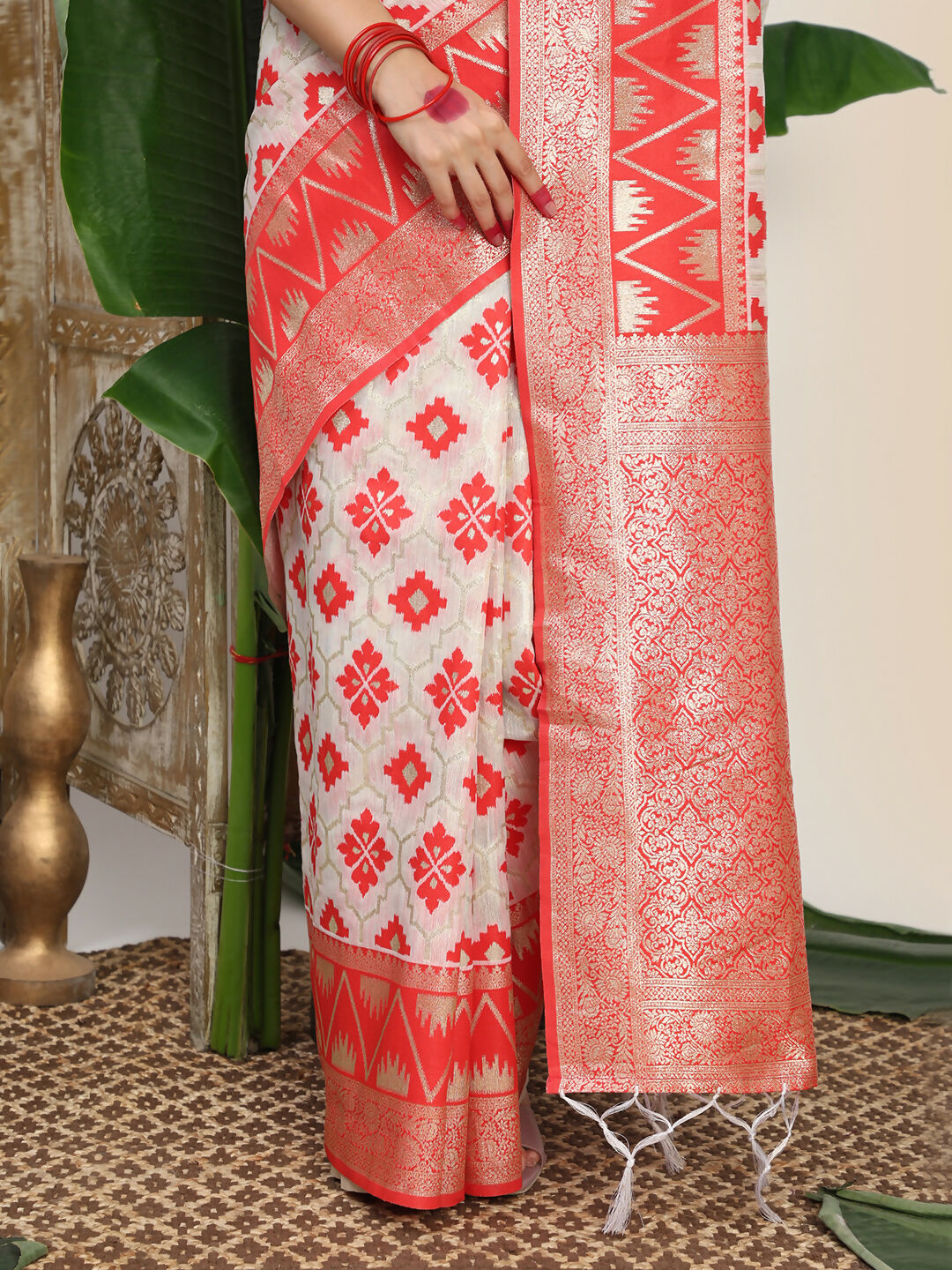 Shree Shyam Fashion Linen Cotton Red & White Saree - Distacart