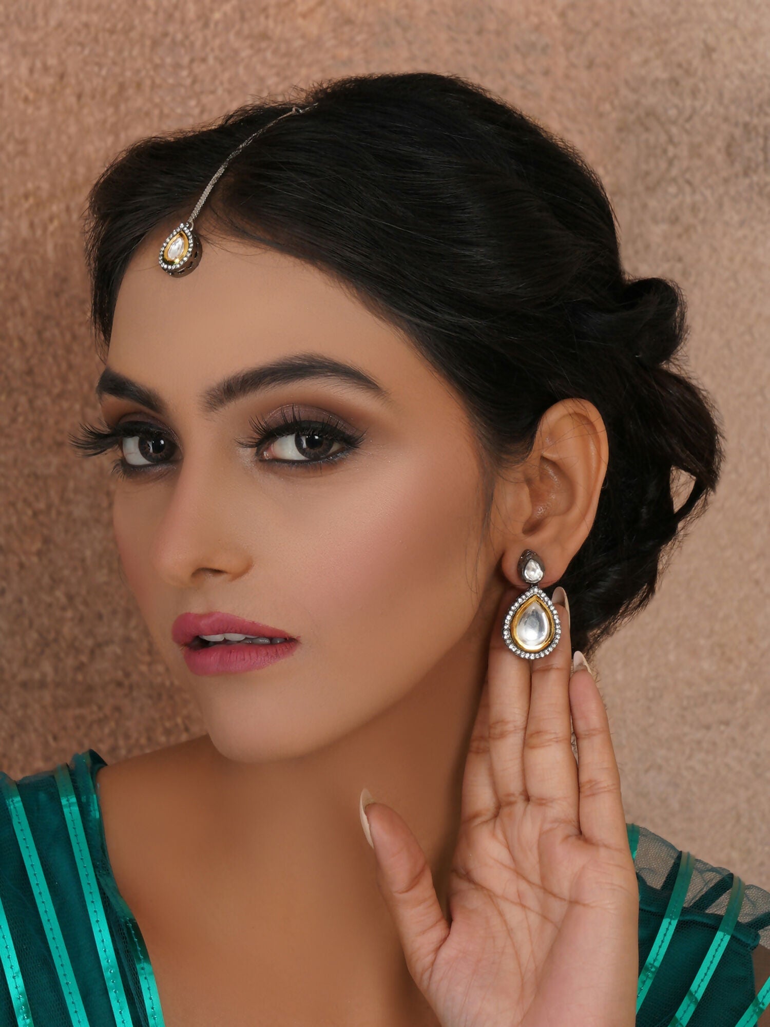 Tear Drop Dual Tone Kundan Maang Tikka with Earrings Jewellery Set (silver) - Ruby Raang