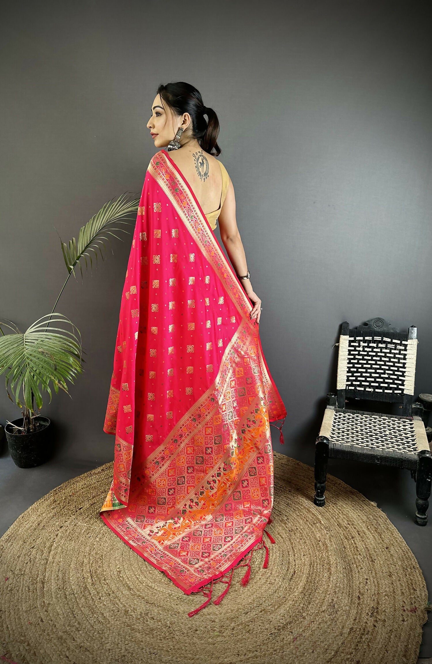 Joban Fashion Coral Pink Geometric Pattern Soft Silk Patola Saree - Distacart